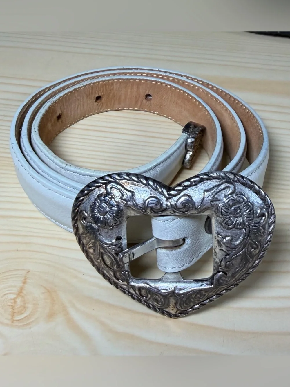 Justin Top Grain Cowhide Belt Size 28 1991 Heart Buckle Vintage 503PL Off-White